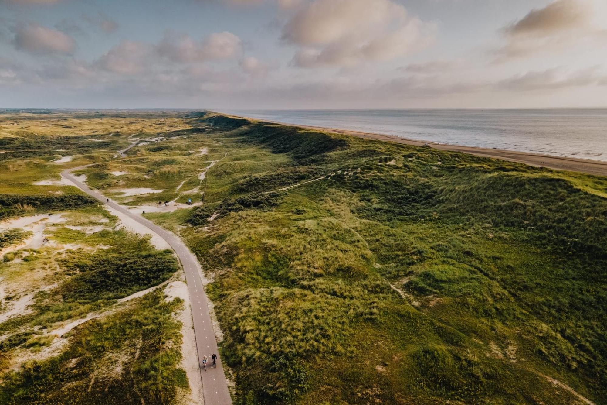 Studio Tara At The Beach With Private Parking Зандвоорт Екстериор снимка