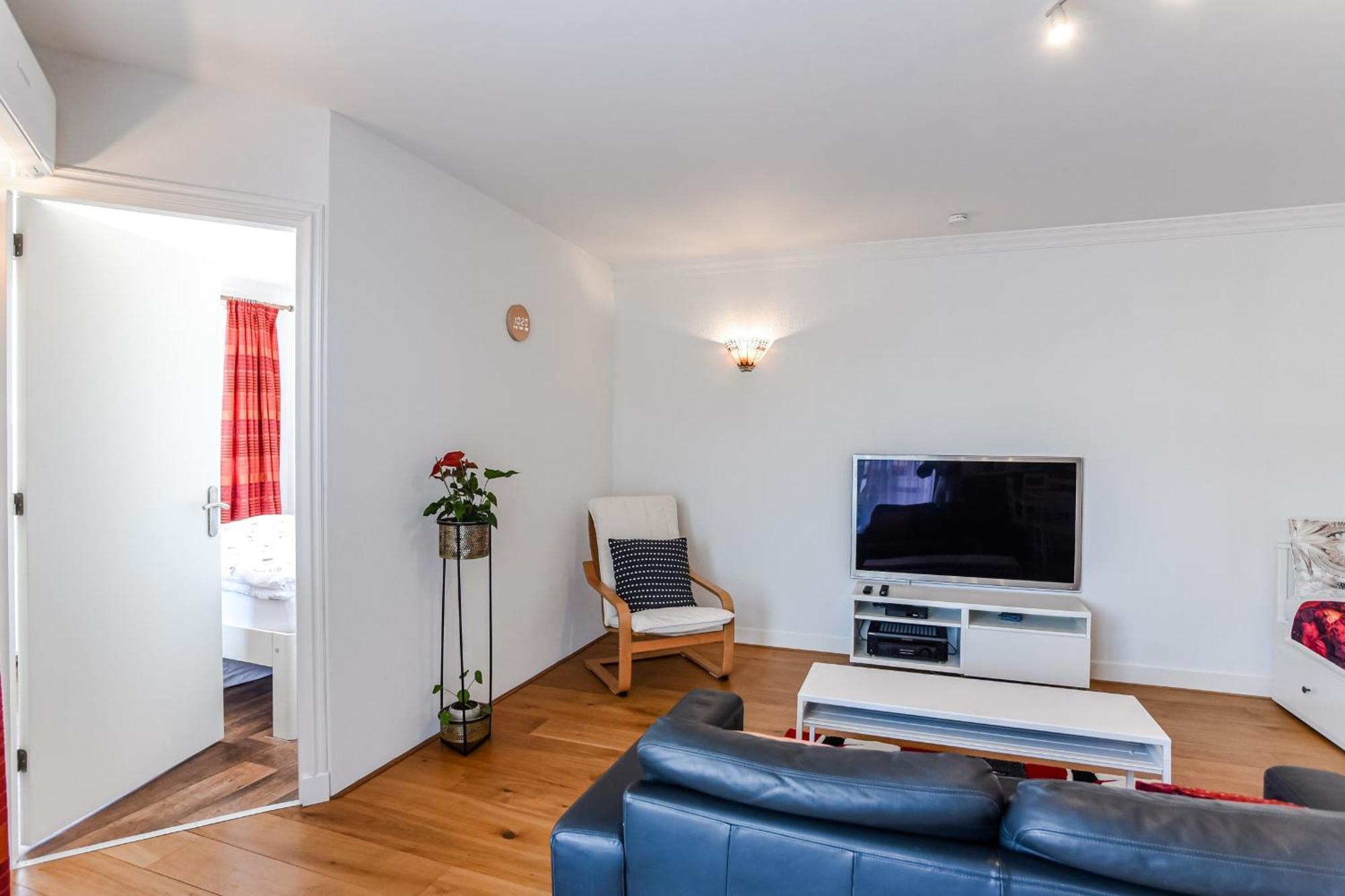 Studio Tara At The Beach With Private Parking Зандвоорт Екстериор снимка