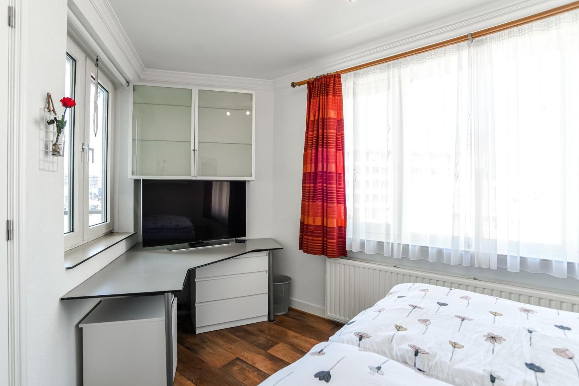 Studio Tara At The Beach With Private Parking Зандвоорт Екстериор снимка