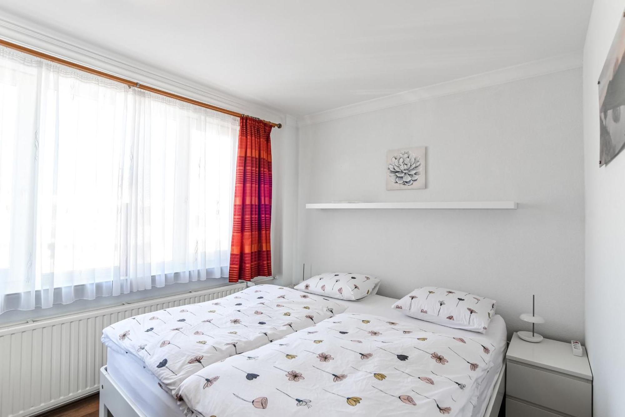 Studio Tara At The Beach With Private Parking Зандвоорт Екстериор снимка