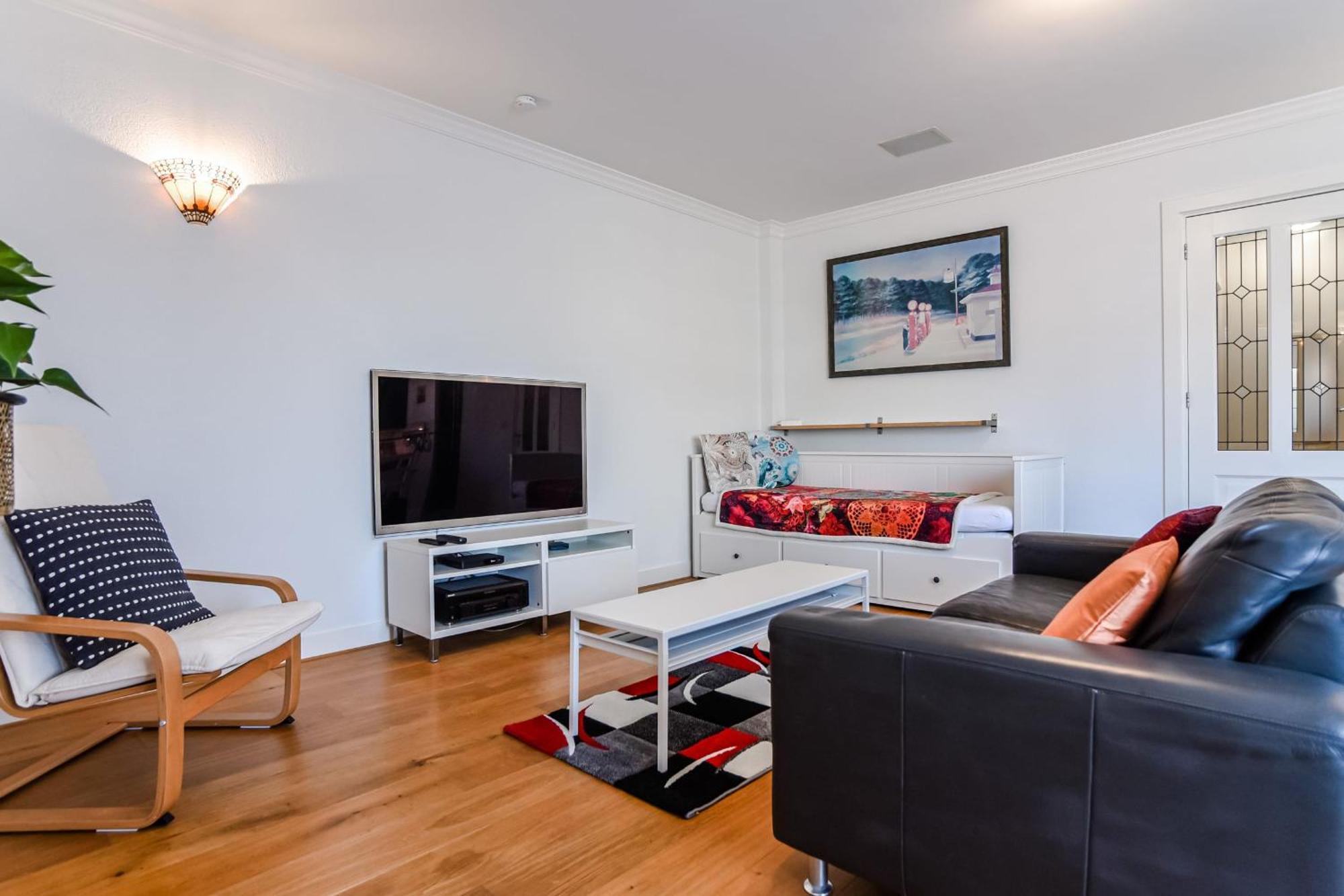 Studio Tara At The Beach With Private Parking Зандвоорт Екстериор снимка