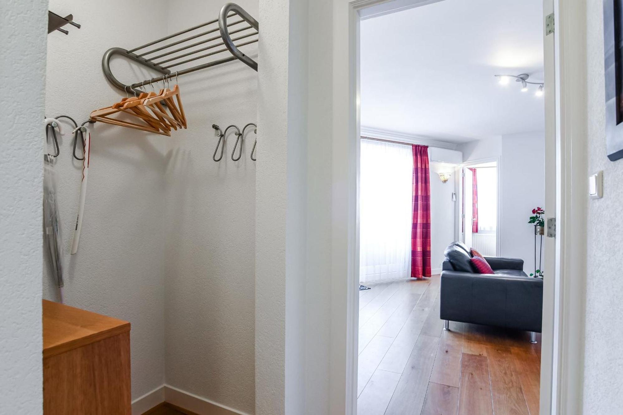 Studio Tara At The Beach With Private Parking Зандвоорт Екстериор снимка
